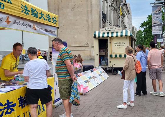 Image for article Belgio: Attività ad Anversa per presentare la Falun Dafa e aumentare la consapevolezza sulla persecuzione