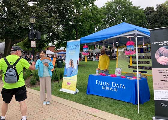 Image for article Chicago: La gente impara a conoscere la Falun Dafa al Libertyville Days Festival