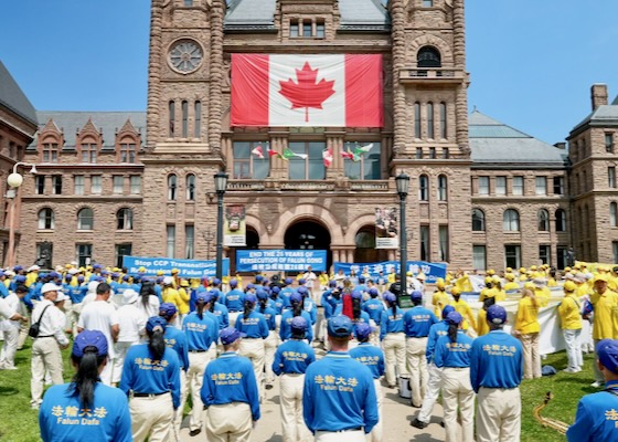 Image for article Toronto, Canada: Manifestazione per condannare la persecuzione della Falun Dafa da parte del regime comunista cinese