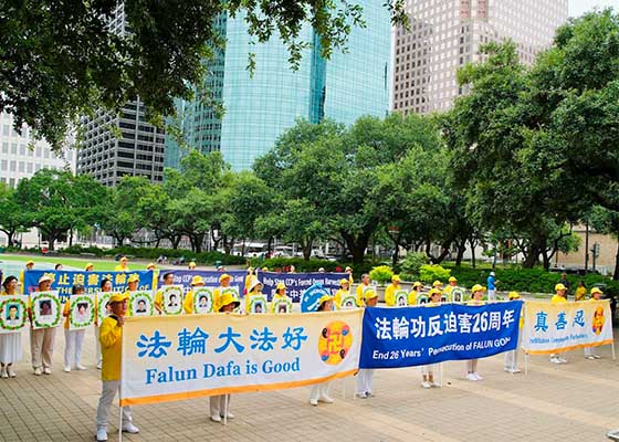 Image for article Houston: Un raduno segna 26 anni di sforzi pacifici per fermare la persecuzione del Falun Gong