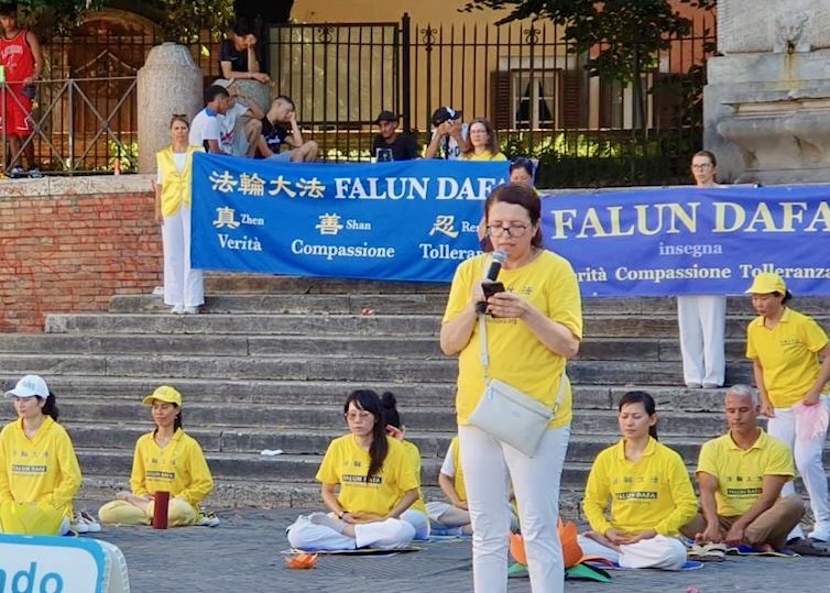 Image for article Italia: I praticanti della Falun Dafa organizzano una protesta pacifica a Roma per commemorare i 26 anni di sforzi per porre fine alla persecuzione