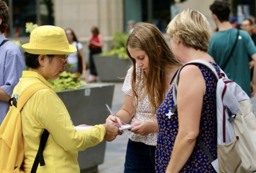 Image for article Montreal, Canada: Grande marcia per chiedere la fine della persecuzione del Falun Gong, che dura da 26 anni