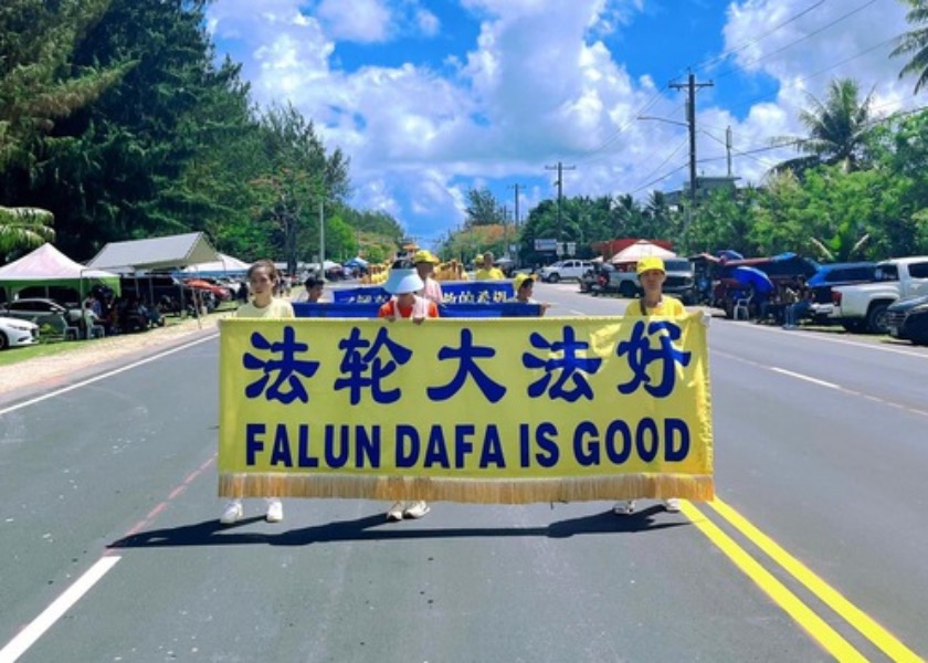 Image for article Saipan, USA: Praticanti della Falun Dafa partecipano alla parata del Giorno dell'Indipendenza