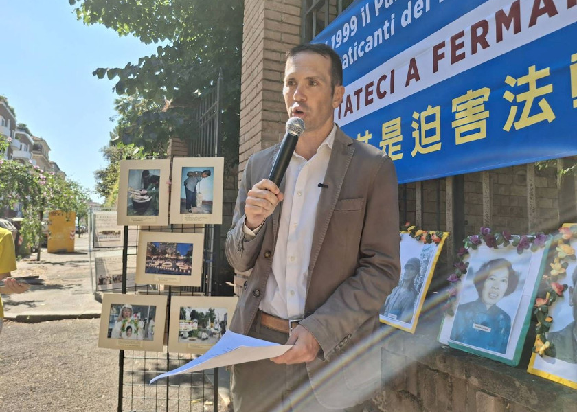 Image for article Italia: Praticanti della Falun Dafa protestano pacificamente fuori dall'ambasciata cinese
