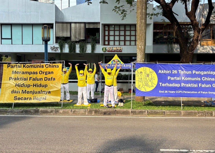 Image for article Indonesia: Manifestazione pacifica e veglia a lume di candela segnano 26 anni di sforzi per porre fine alla persecuzione del Falun Gong da parte del PCC
