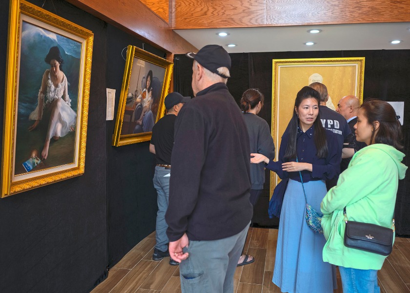Image for article New York: Una mostra d'arte tocca i cuori dei visitatori durante il Festival “America the Beautiful”