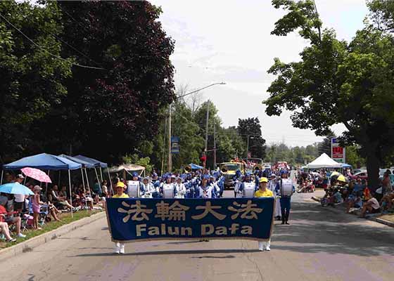 Image for article New York: La Tian Guo Marching Band canadese partecipa all'International Seaway Festival e riceve grandi elogi