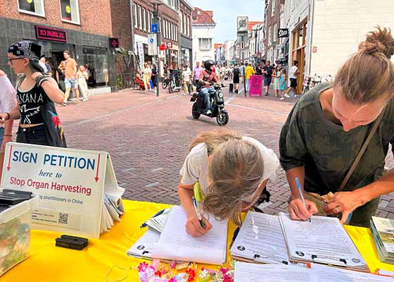 Image for article Paesi Bassi: Giornata informativa sulla Falun Dafa ad Amersfoort