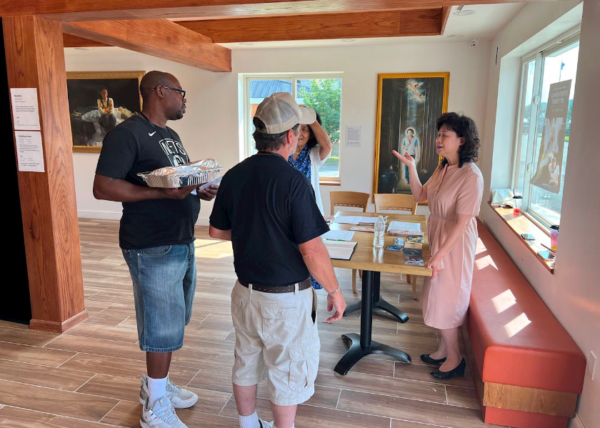 Image for article New York: I visitatori esprimono apprezzamento per la mostra internazionale “L’arte di Zhen Shan Ren”