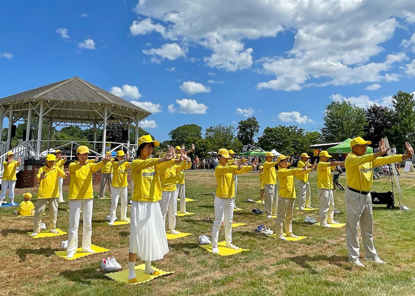 Image for article Massachusetts: Presentazione della Falun Dafa all'evento “Celebrate Burlington”