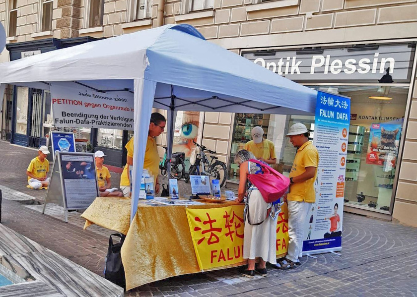 Image for article Austria: Il pubblico condanna la persecuzione durante un evento a Klagenfurt