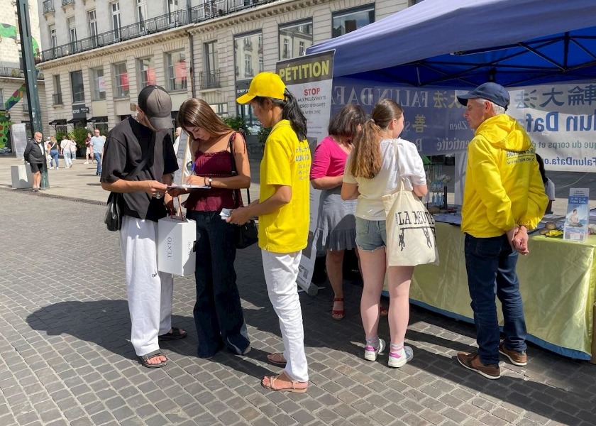 Image for article Francia: Gli abitanti di Nantes esprimono il loro sostegno al Falun Gong