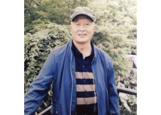 Image for article Liaoning: Cancro ai polmoni in fase avanzata scomparso in otto giorni di pratica del Falun Gong, agente di polizia in pensione detenuto per 15 giorni per la sua fede