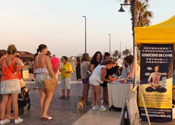 Image for article Valencia, Spagna: La gente elogia la Falun Dafa e gli sforzi dei praticanti per fermare la persecuzione del PCC