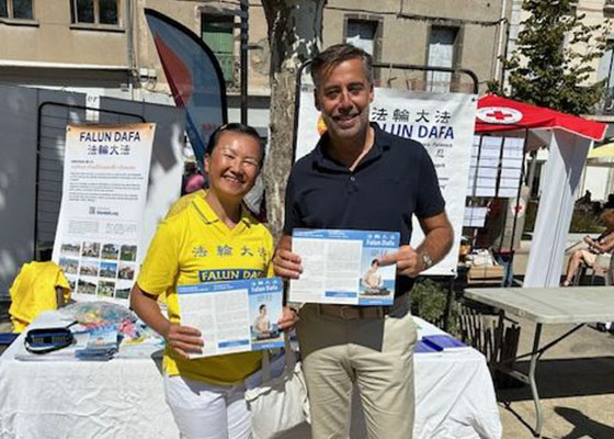 Image for article Francia: La Falun Dafa accolta con favore al Forum delle Associazioni nella città di Agde