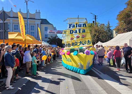 Image for article Polonia: i principi della Falun Dafa elogiati alla Festa del Raccolto