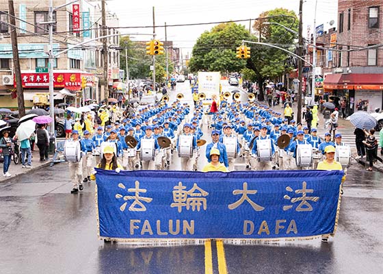 Image for article New York: Grande parata a Brooklyn per ringraziare la Camera dei Rappresentanti degli Stati Uniti per aver approvato la Legge sulla protezione del Falun Gong