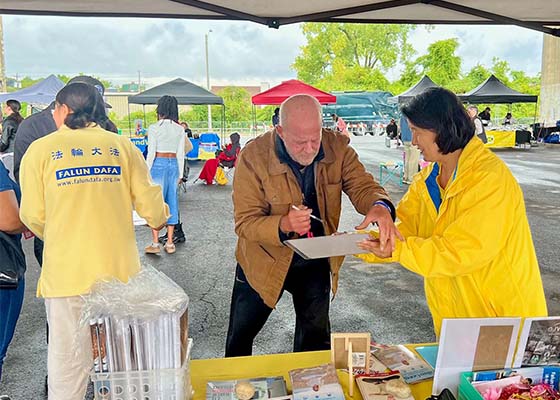 Image for article Albany, New York: I partecipanti al Riverfront Jazz Festival scoprono la Falun Dafa