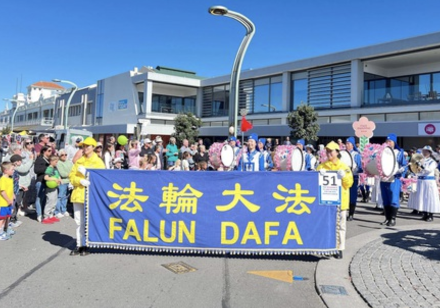 Image for article Nuova Zelanda: Presentazione della Falun Dafa alla Blossoms Parade di Hastings