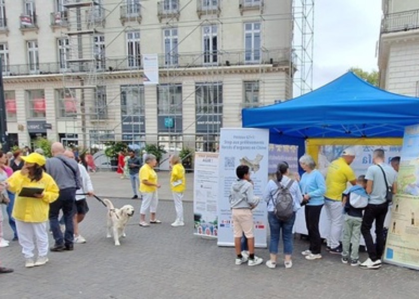 Image for article Le persone di tre città francesi accolgono con favore le attività promozionali della Falun Dafa