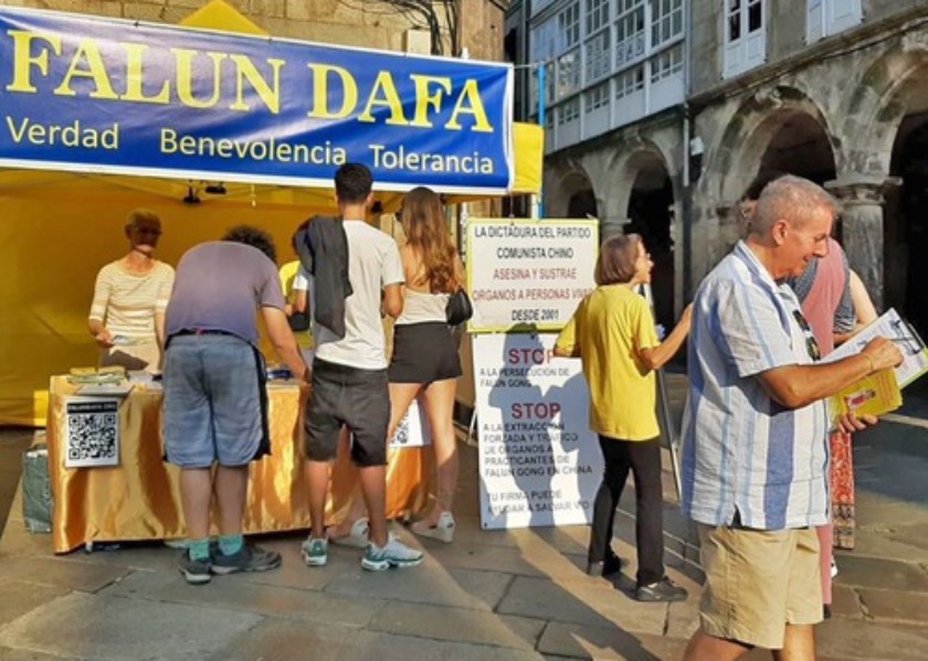 Image for article Spagna: La gente scopre la Falun Dafa in una famosa località turistica