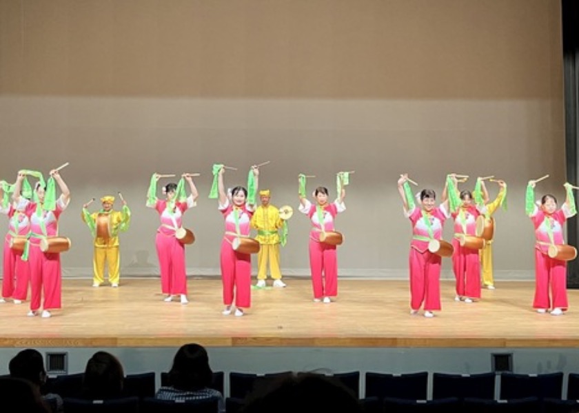 Image for article Giappone: La gente scopre la Falun Dafa durante un evento di scambio internazionale