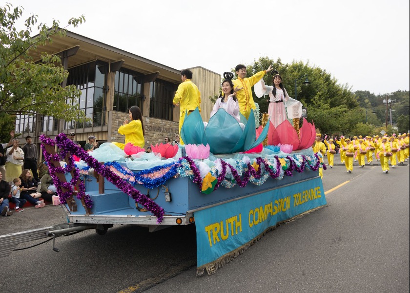 Image for article Seattle: i praticanti del Falun Gong vincono il premio per la migliore esibizione al Mukilteo Lighthouse Festival