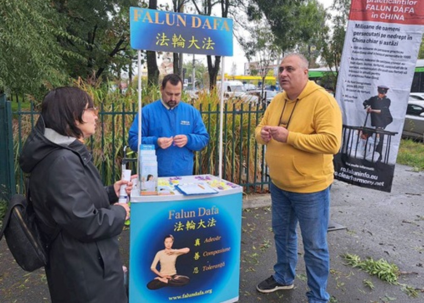 Image for article I valori della Falun Dafa risuonano durante le attività in Romania