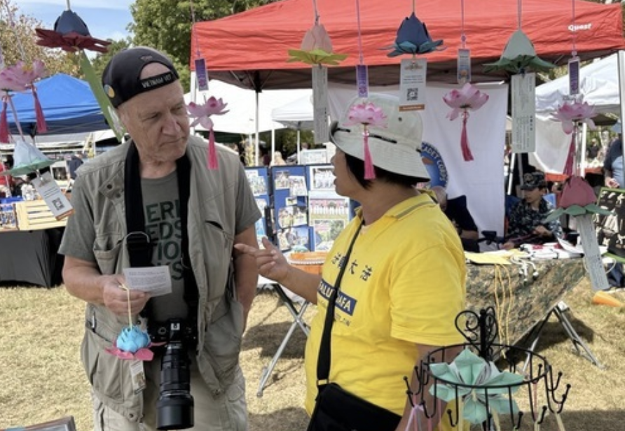 Image for article New Hampshire, Stati Uniti: la gente scopre la Falun Dafa all'annuale Festival del Raccolto