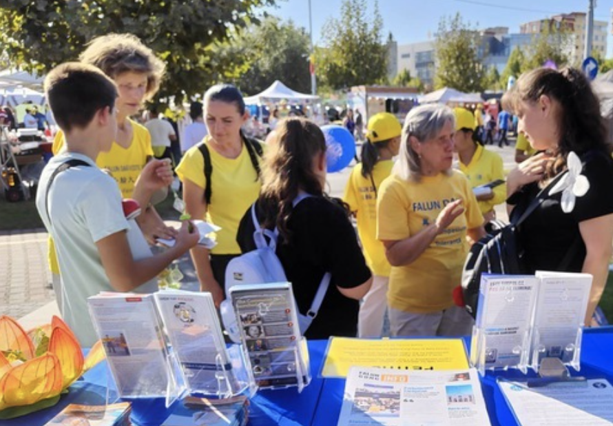 Image for article Romania: La gente elogia la Falun Dafa durante gli eventi a Baia Mare