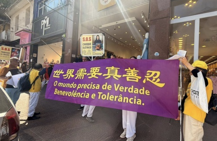 Image for article Brasile: I praticanti della Falun Dafa organizzano una marcia a Brás