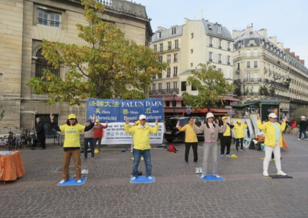 Image for article Francia: La gente scopre la Falun Dafa e condanna la persecuzione