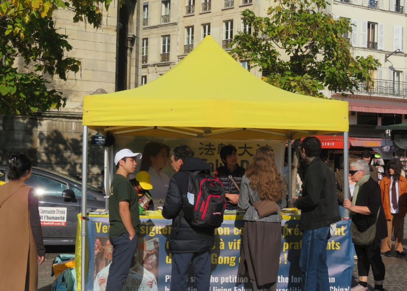 Image for article Parigi, Francia: Il pubblico condanna la persecuzione della Falun Dafa da parte del PCC