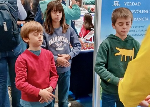 Image for article Madrid, Spagna: I visitatori della fiera BioCultura apprezzano i principi guida della Falun Dafa