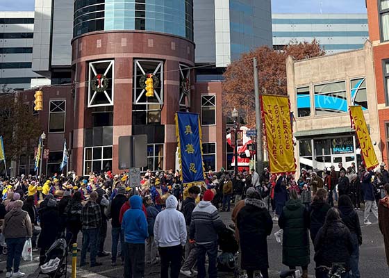 Image for article Michigan, USA: Diffondere Verità-Compassione-Tolleranza nella parata natalizia di Kalamazoo