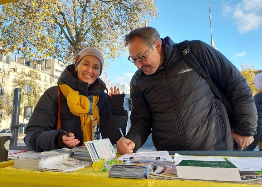 Image for article Francia: Leader di spicco denunciano la persecuzione alla Fiera dei sindaci e delle autorità locali