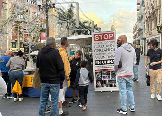 Image for article Tenerife, Isole Canarie, Spagna: Raccolta firme per contribuire a porre fine alla persecuzione della Falun Dafa perpetrata dal PCC
