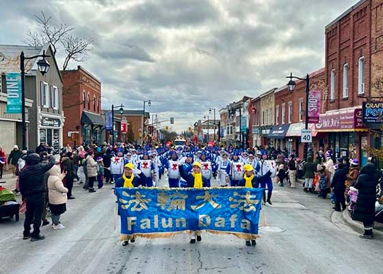 Image for article Canada: La Tian Guo Marching Band invitata a partecipare a cinque parate di Babbo Natale
