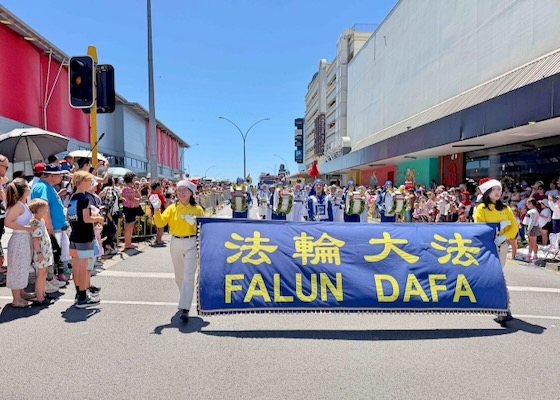 Image for article Nuova Zelanda: La Falun Dafa elogiata in sette parate natalizie