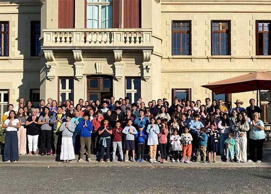 Image for article Allègre, Francia: I giovani imparano e crescono nell'ambiente educativo di Verità, Compassione e Tolleranza
