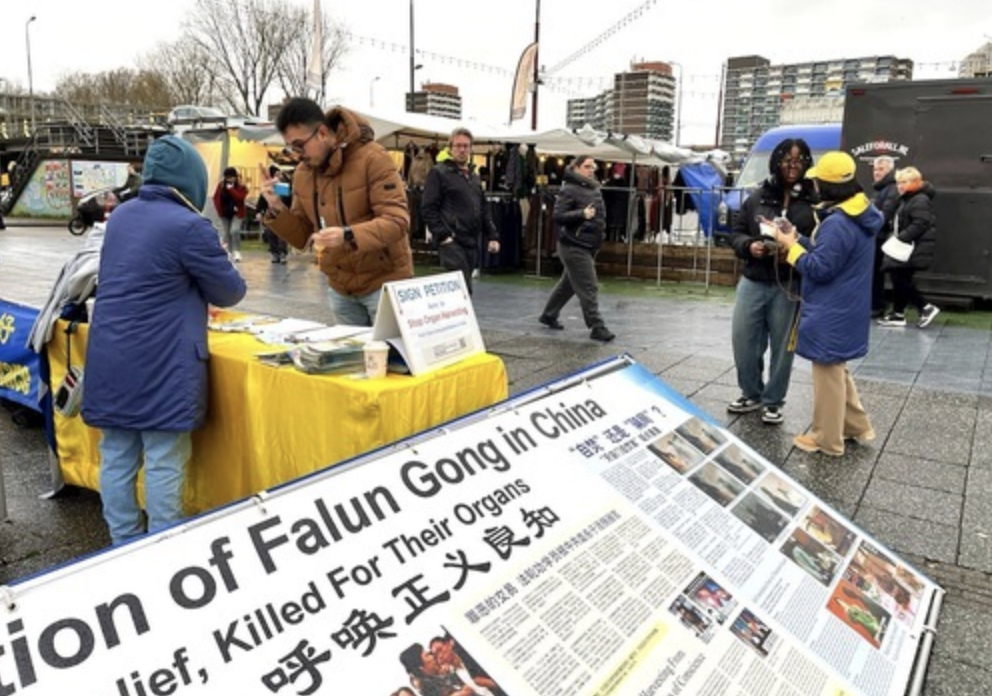 Image for article Giornata informativa ad Amsterdam ottiene il sostegno del pubblico