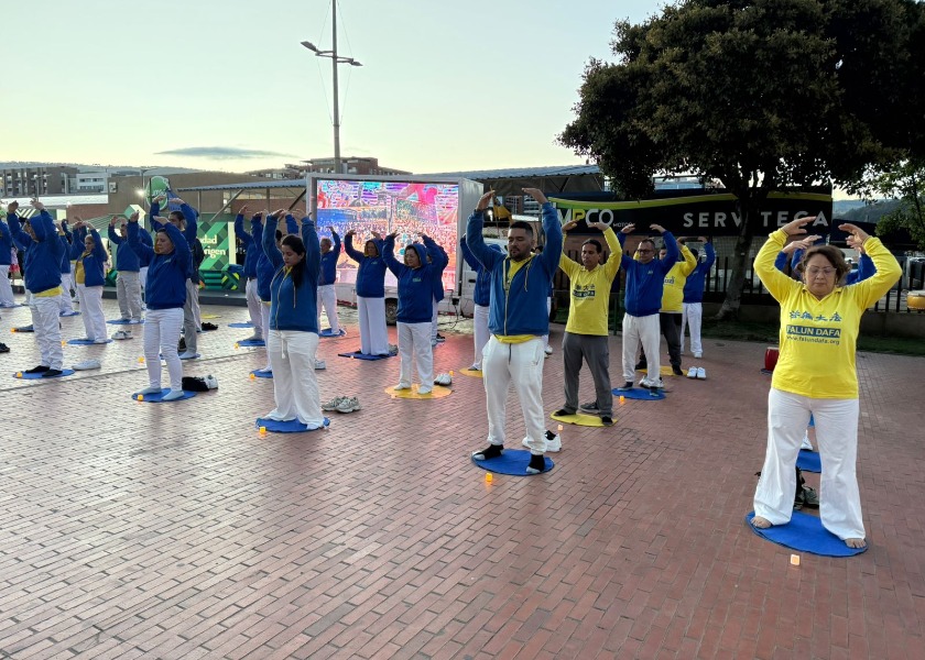 Image for article Colombia: La popolazione locale colpita dall'impegno spirituale dei praticanti durante un evento di sensibilizzazione