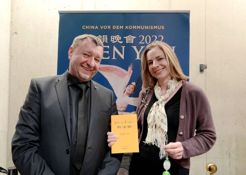 Image for article Polonia: Grande richiesta del libro Zhuan Falun durante gli spettacoli sold-out di Shen Yun