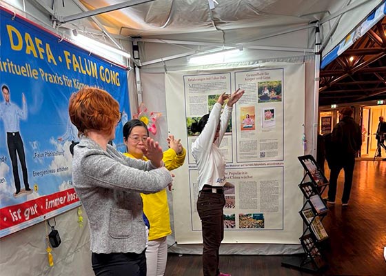 Image for article Presentazione della Falun Dafa alla Fiera della Salute di Fürth, Germania