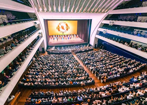 Image for article Gli spettatori australiani, europei e americani apprezzano la spiritualità di Shen Yun: “Arricchisce il genere umano”