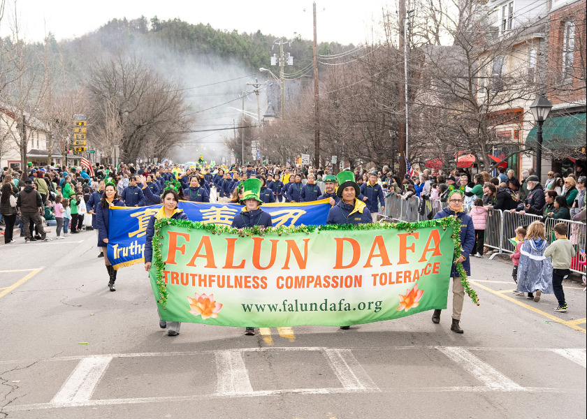 Image for article La Falun Dafa conferisce un tocco asiatico alla parata di San Patrizio a Milford, in Pennsylvania