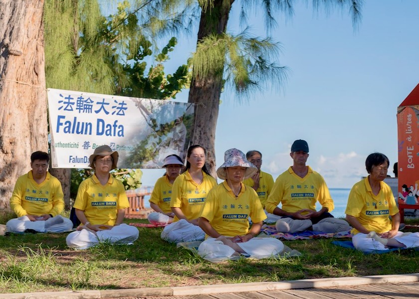 Image for article Réunion, Francia: La Falun Dafa viene presentata ai residenti locali e ai turisti