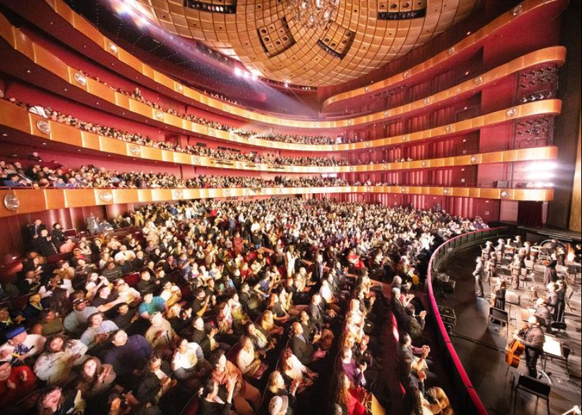 Image for article I funzionari eletti in Europa e nelle Americhe hanno assistito allo spettacolo Shen Yun: “Un arricchimento per tutti i sensi”