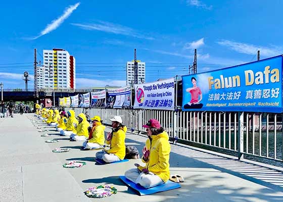 Image for article I praticanti della Falun Dafa in diverse città della Germania hanno organizzano eventi per commemorare l'Appello del 25 aprile