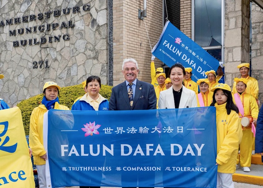 Image for article Canada: Il sindaco denuncia la minaccia del PCC e continua a sostenere la Falun Dafa